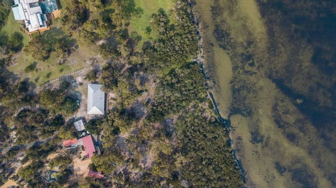 Acacia Lakehouse - The Lake At Your Doorstep - Kalgoorlie Accommodation 1