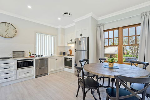Accommodation Hunter - Adams Street Maitland - Kalgoorlie Accommodation 0