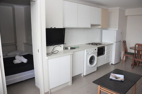 Accommodation Sydney City Centre - Hyde Park Plaza 3 Bedroom 1 Bathroom Apartment - Kalgoorlie Accommodation 3