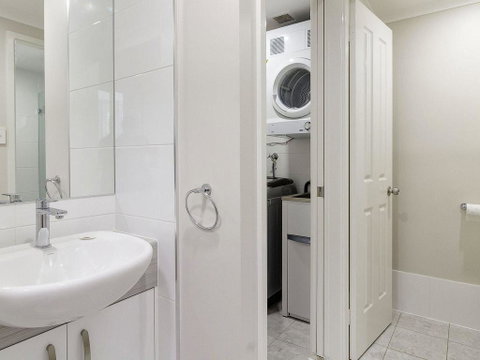 Across The Road From The Beach! - Kalgoorlie Accommodation 1