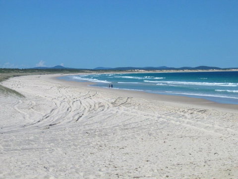 Across The Road From The Beach! - Kalgoorlie Accommodation 3