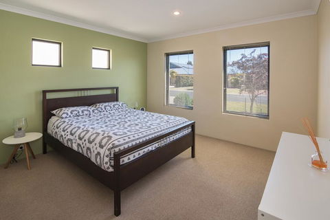 Acrosstheway - Kalgoorlie Accommodation 2