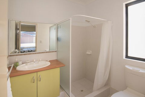 Acrosstheway - Kalgoorlie Accommodation 3