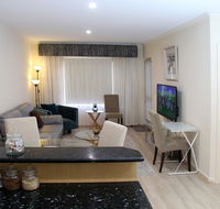 ADELAIDE CBD APARTMENT - 3BR 2BATH  CARPARK - Kalgoorlie Accommodation