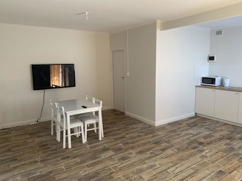 Adelaide Holiday Apartment - Kalgoorlie Accommodation 3