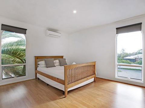 Adelaide Holiday Homes - Kalgoorlie Accommodation 0