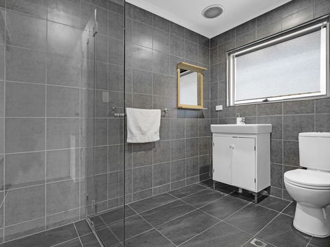 Adelaide Holiday Homes - Kalgoorlie Accommodation 1