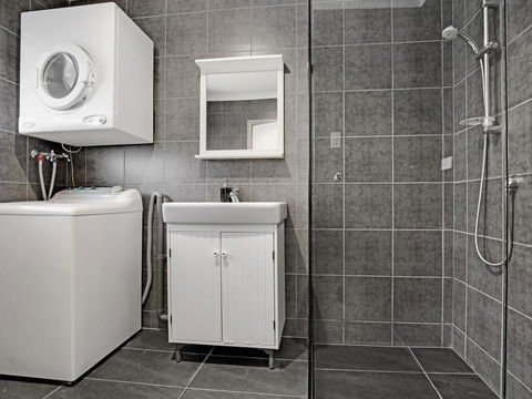 Adelaide Holiday Homes - Kalgoorlie Accommodation 3