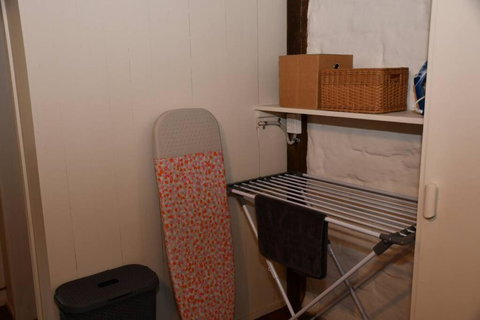 Diskin House Mt Pleasant Rd, Eltham For 16 Guests - Kalgoorlie Accommodation 1