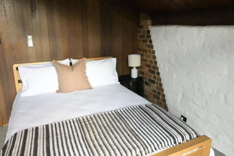 Diskin House Mt Pleasant Rd, Eltham For 16 Guests - Kalgoorlie Accommodation 2