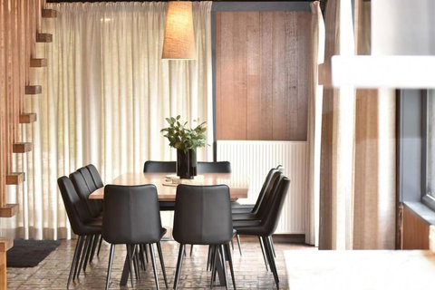 Diskin House Mt Pleasant Rd, Eltham For 16 Guests - Kalgoorlie Accommodation 3