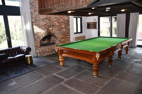 Diskin House Mt Pleasant Rd, Eltham For 16 Guests - Kalgoorlie Accommodation 4