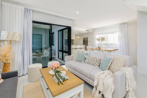 East Vic Park Luxe New Home - Kalgoorlie Accommodation 4