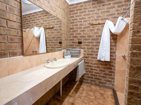 Eildon Parkview Motor Inn Room 2 - Kalgoorlie Accommodation 2