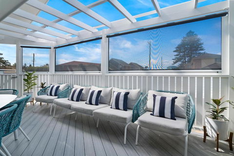 Entire Residential Home - Lake Illawarra And Beachside Home Sleeps 12 - Kalgoorlie Accommodation 2