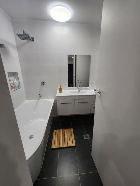 Entire Studio Apartment - Self Check-in - Kalgoorlie Accommodation 2