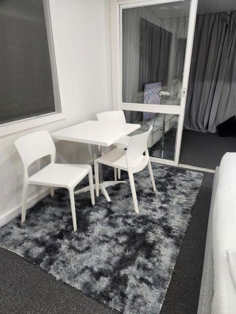 Entire Studio Apartment - Self Check-in - Kalgoorlie Accommodation 4