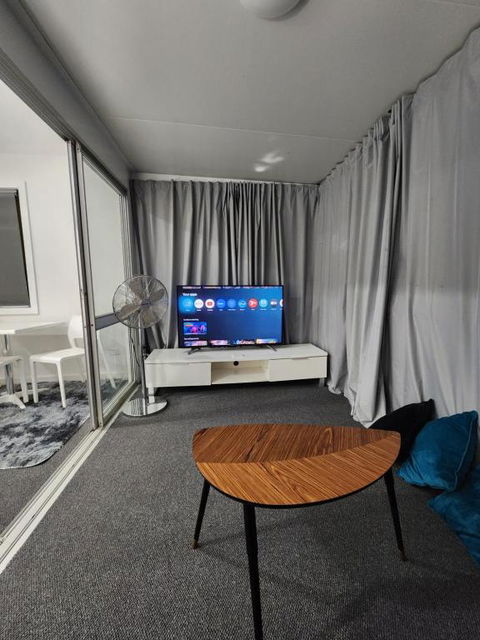 Entire Studio Apartment - Self Check-in - Kalgoorlie Accommodation 1