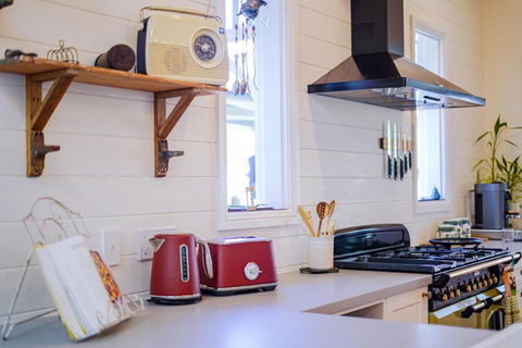 Entire Boutique Home - The Rustic Cottage - Canungra - Kalgoorlie Accommodation 4