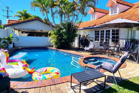 Fab 4brm Home With Pool A 15 Min Walk To Beach - Kalgoorlie Accommodation 0