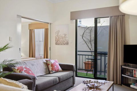 Fabulous Apt In Northbridge With Pool & WiFi - Kalgoorlie Accommodation 0