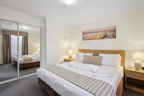Fabulous Apt In Northbridge With Pool & WiFi - Kalgoorlie Accommodation 2