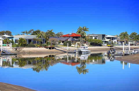 Fabulous Canal-front Unit In Mooloolaba - Kalgoorlie Accommodation 1