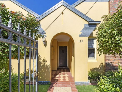 Fairholme Apartment - Kalgoorlie Accommodation 0