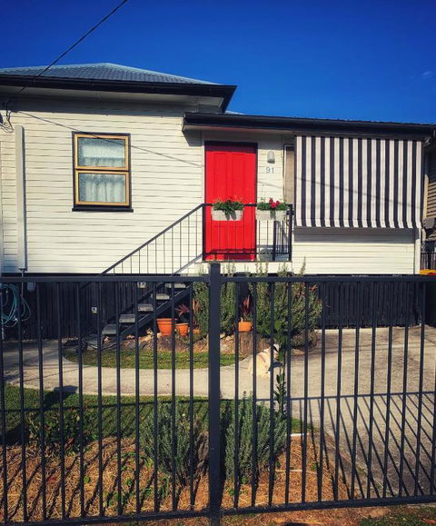 Family And Pet Friendly Home In Brisbane - Kalgoorlie Accommodation 1