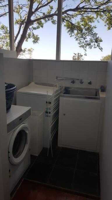 Family Home Prestigious Suburb Panoramic Views - Kalgoorlie Accommodation 2