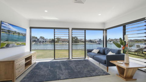 FLOATING ON THE CANALS - 80 COMMODORE CRES - Kalgoorlie Accommodation 2