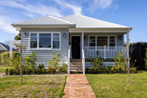 FOREST CORNER - 3 BEDROOM WEATHERBOARD, TRENTHAM - Kalgoorlie Accommodation 0