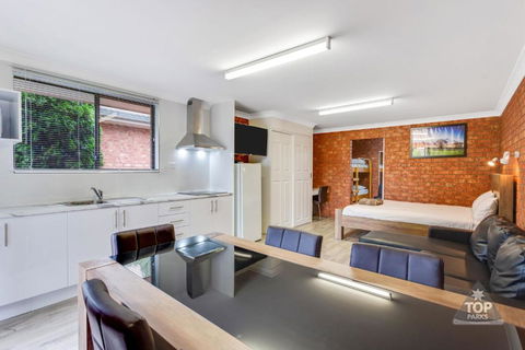 Fossicker Caravan Park - Kalgoorlie Accommodation 1