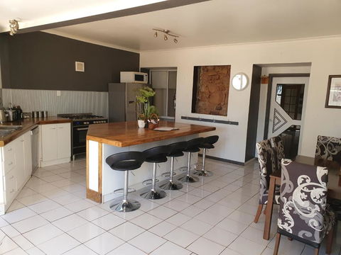 Fossickers Den Dugout Accommodation - Kalgoorlie Accommodation 3