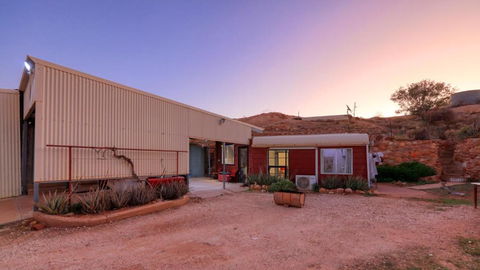 Fossickers Den Dugout Accommodation - Kalgoorlie Accommodation 0