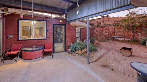 Fossickers Den Dugout Accommodation - Kalgoorlie Accommodation 1