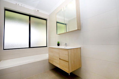 Family Holiday Home - Kalgoorlie Accommodation 3