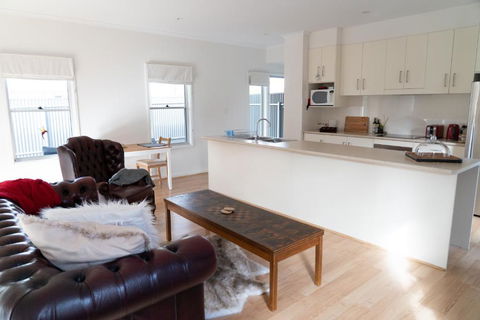Gawler Townhouse U1 1 Bedroom - Kalgoorlie Accommodation 0
