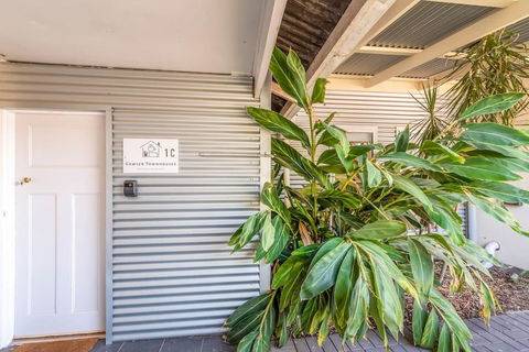 Gawler Townhouses 1C , 1 Queen Bed - Kalgoorlie Accommodation 3