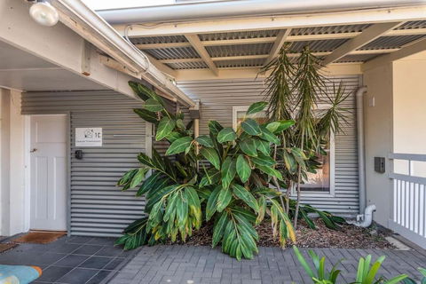 Gawler Townhouses 1C , 1 Queen Bed - Kalgoorlie Accommodation 2