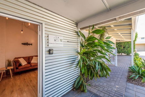 Gawler Townhouses 1C , 1 Queen Bed - Kalgoorlie Accommodation 1