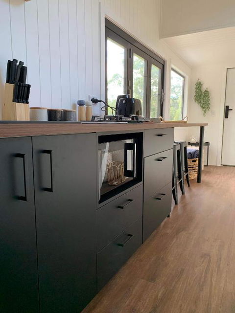 Gorgeous 2 Bedroom Tiny House Noosa Hinterland - Kalgoorlie Accommodation 4