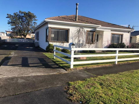 Guesthouse On Grant Street - Kalgoorlie Accommodation 2