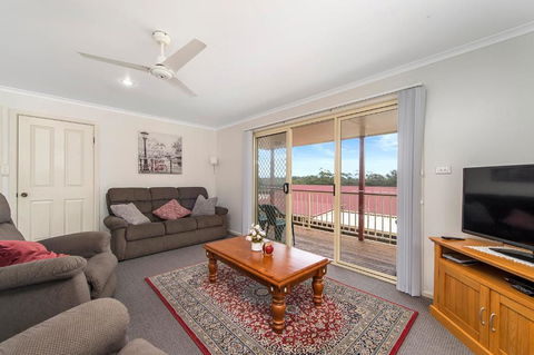 H1211 Mission Terrace Lakewood Heights Estate - Kalgoorlie Accommodation 1