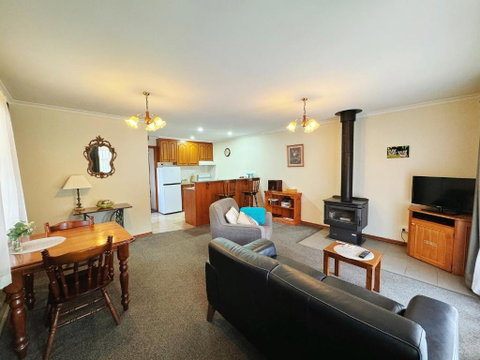 Halls Gap Log Cabins - Kalgoorlie Accommodation 0
