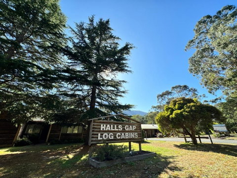 Halls Gap Log Cabins - Kalgoorlie Accommodation 1