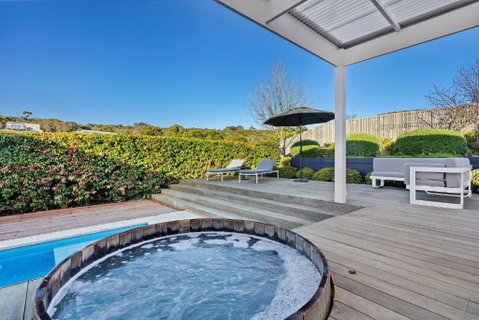 Hamptons Elegance Views Pool & Spa - Kalgoorlie Accommodation 2