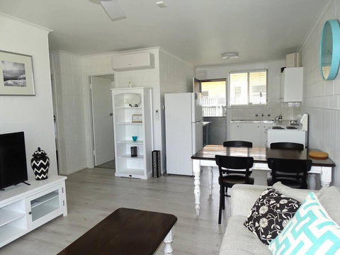 Hamptons - Kalgoorlie Accommodation 0
