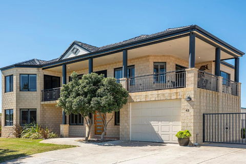 Happy Daze - Kalgoorlie Accommodation 0