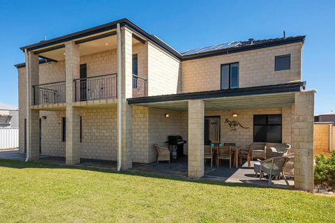 Happy Daze - Kalgoorlie Accommodation 1